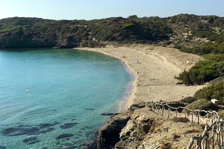 Bajada hacia la platja d'en Tortuga